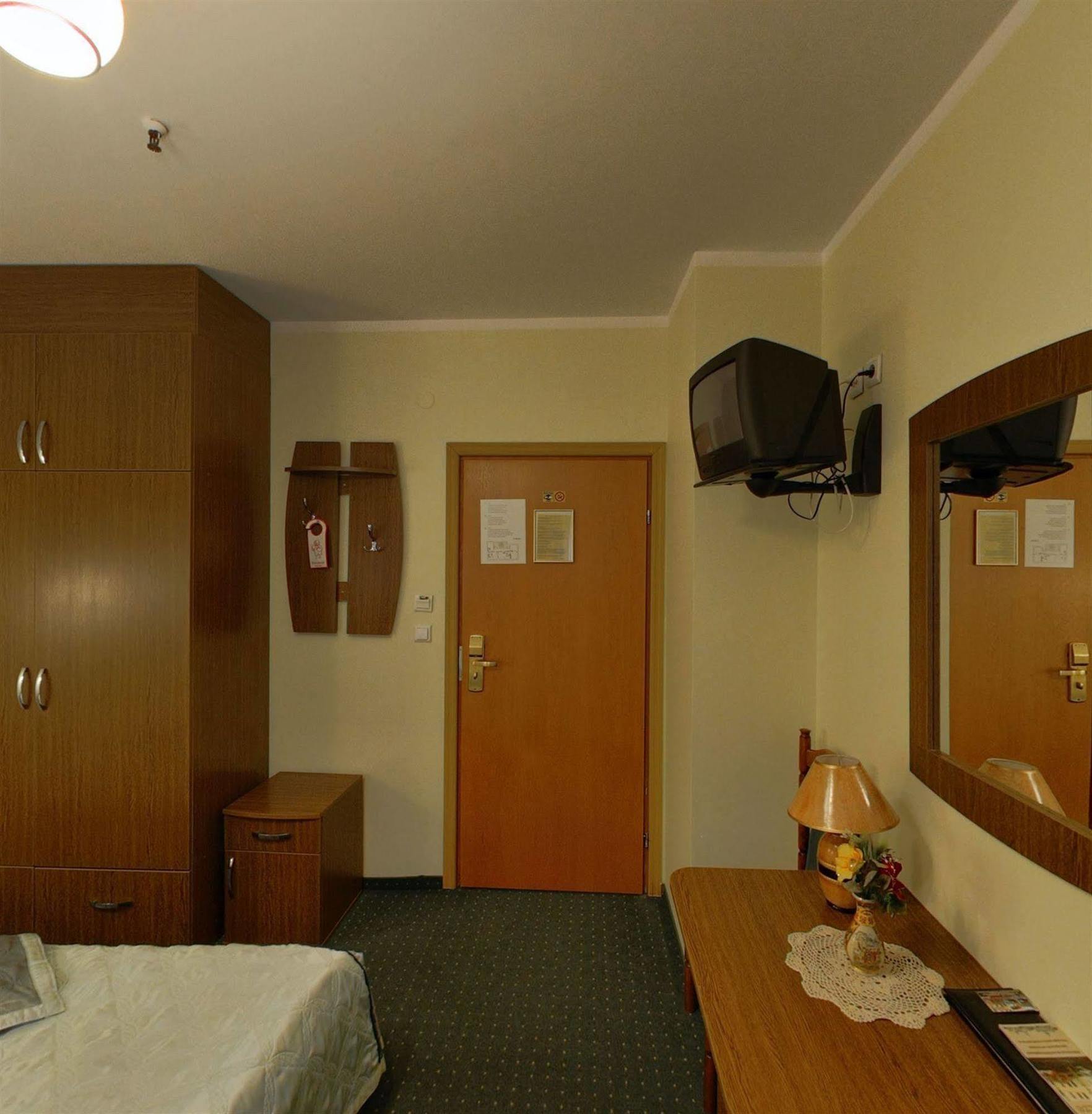 Hotel Restauracja Podzamcze Щецин Экстерьер фото